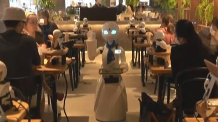Cafetería en Tokio es atendida por robots controlados a distancia por personas en situación de discapacidad