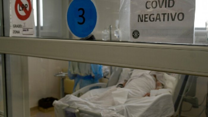 Ante baja de contagios: Expertos alertan que 1 de cada 10 casos de COVID-19 en Chile es Delta