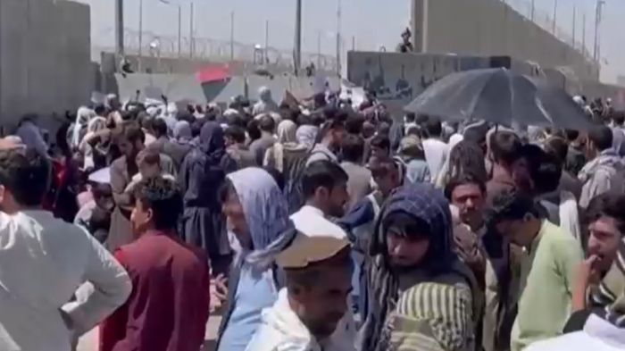 La travesía de las familias afganas que buscan llegar a Chile: 