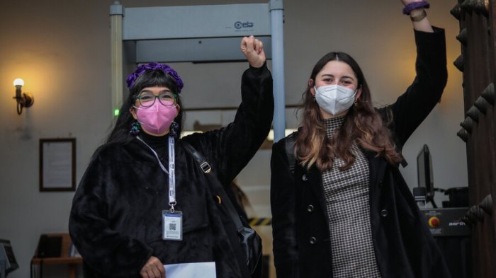 Convencional Ingrid Villena renuncia a la Lista del Pueblo: Es la décima baja del pacto