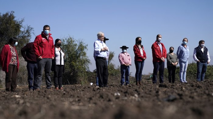 Sebastián Piñera califica como mal uso del agua el riego de jardines, el lavado de autos con mangueras y la apertura de grifos