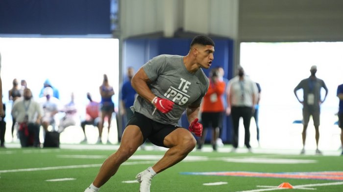 Sammis Reyes hace historia tras pasar el corte final y ser incluido oficialmente en la NFL