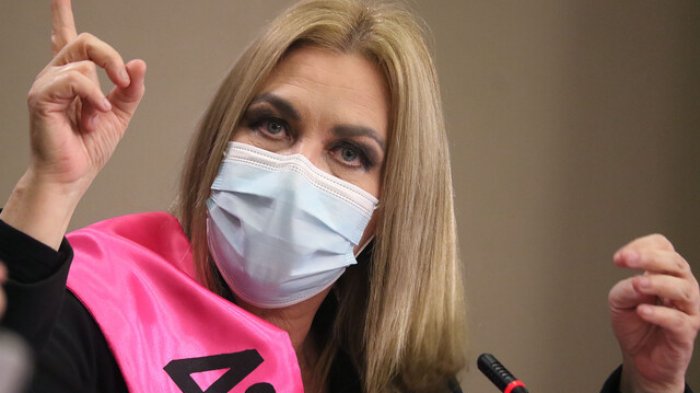 La paya de diputada Jiles durante votación del cuarto retiro: 