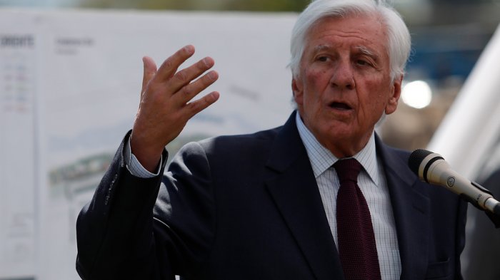 Ex alcalde de Vitacura afirmó que prestará “toda la colaboración” en investigación por eventuales delitos de corrupción