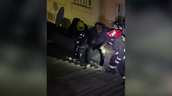 Detienen a sujeto que intentó huir por el techo tras ser acusado de femicidio frustrado en Santiago Centro