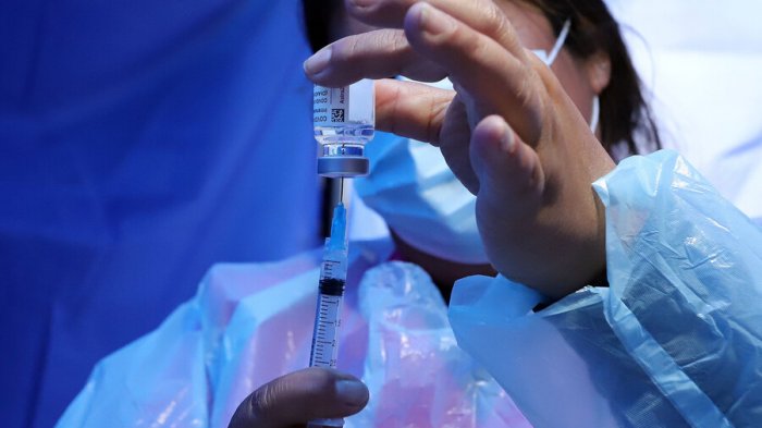 ISP aprueba uso de vacuna Sinovac en menores desde los 6 años: Recomiendan realizar proceso de forma paulatina