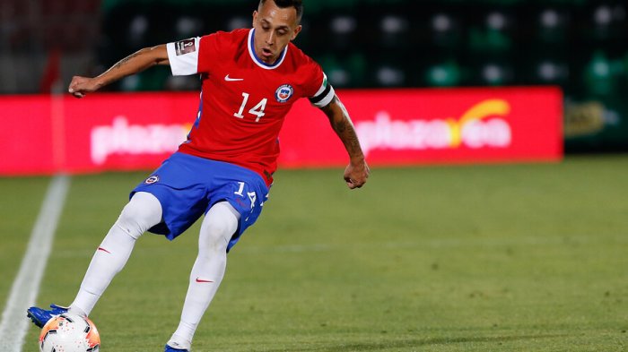 Vuelve al fútbol chileno: Universidad Católica oficializó el fichaje de Fabián Orellana