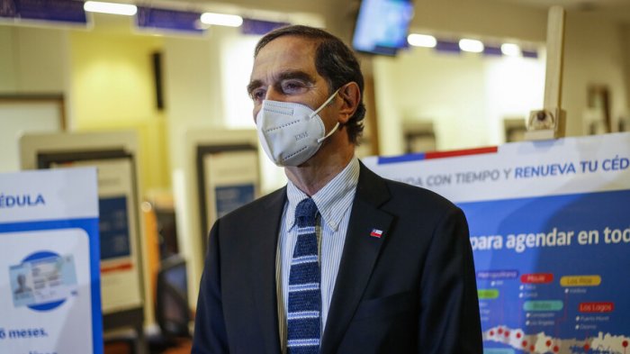 Presentan querella contra ministro Larraín por muertes de ex militares de Punta Peuco por COVID-19