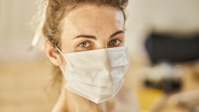 Tos persistente, caída de pelo y más: ¿Cómo identificar el síndrome post COVID-19?