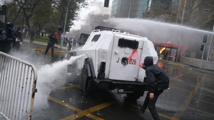 Carabineros confirma seis detenidos tras incidentes en conmemoración del 11 de septiembre