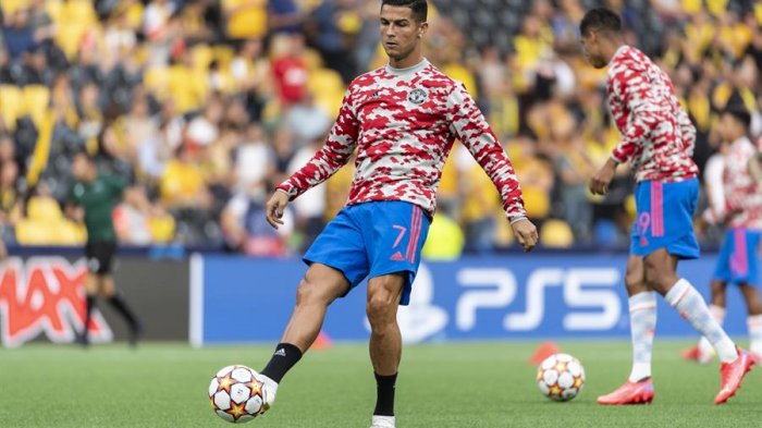 Cristiano Ronaldo dejó casi inconsciente a guardia del estadio con violento pelotazo en la previa de un partido