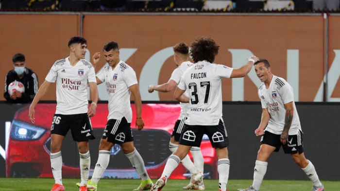 Sólido liderazgo en la tabla: Colo Colo derrotó a Everton y llega con confianza al Superclásico