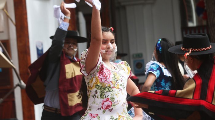 Guía práctica: Aprende a bailar cueca en pocos (y simples) pasos