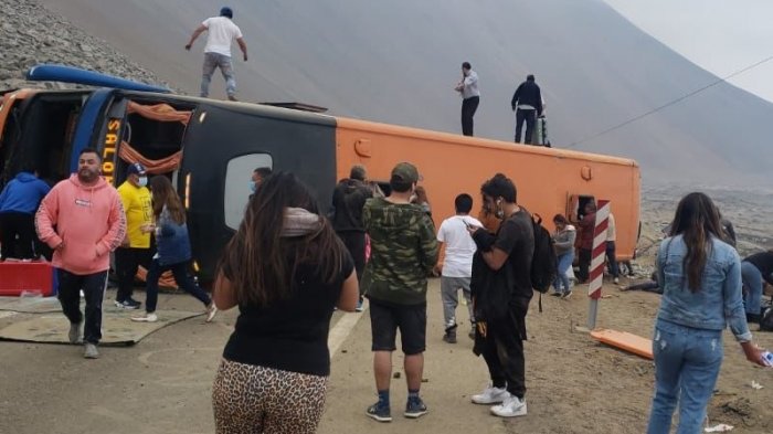 Volcamiento de bus deja 40 personas lesionadas en ruta costera entre Tarapacá y Antofagasta