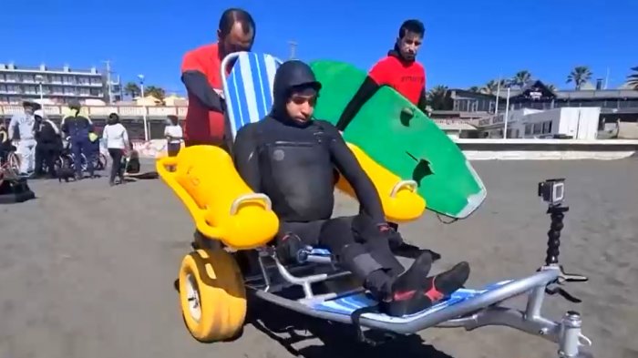 Surf inclusivo en Pichilemu: Iniciativa busca acercar este deporte a personas en situación de discapacidad