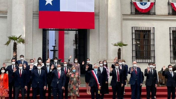 Presidente Piñera se tomó la fotografía oficial de estas Fiestas Patrias junto a sus ministros