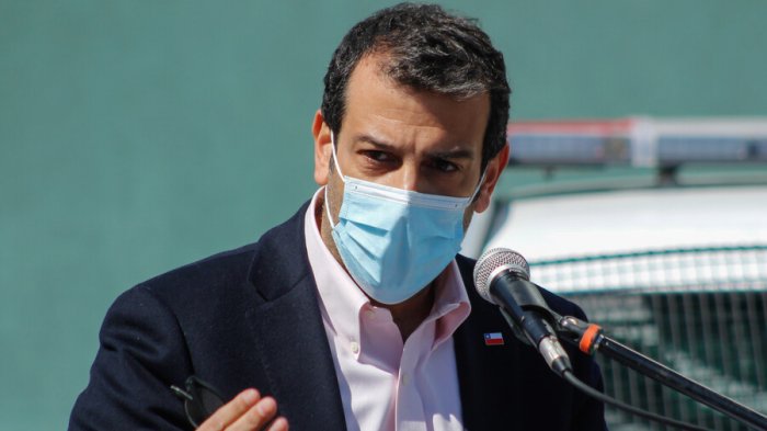 Ministro Delgado visitó a carabinero baleado: 