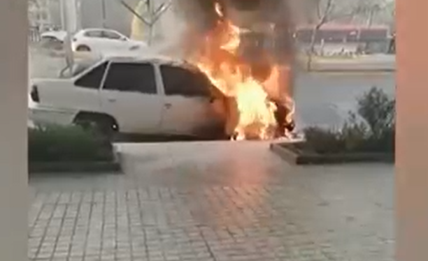 Investigan incendio de tres vehículos en diferentes puntos de la Región Metropolitana