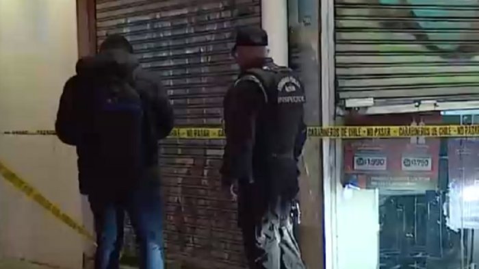 Delincuentes robaron en local comercial de Ñuñoa: Esto les ocurrió luego de que se activara la cortina de humo