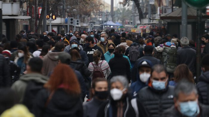 Más de la mitad en la Región Metropolitana: Las 30 comunas con más casos COVID-19 activos del país