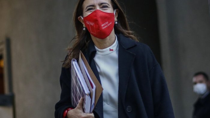 Ministra Schmidt reconoció que también sacó el primer 10%: 