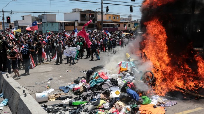 Fiscalía instruyó a la PDI para investigar quema de pertenencias de inmigrantes en Iquique