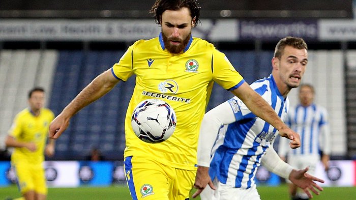 Ben Brereton marcó un doblete en la derrota del Blackburn y se convirtió en el goleador de la Championship