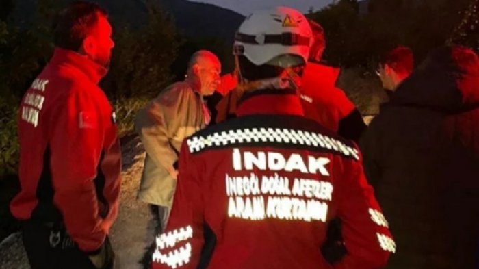 No es broma: Hombre borracho se unió a grupo de búsqueda y descubrió que el desaparecido era él