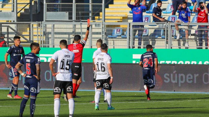 La dura sanción que recibió Mario Sandoval tras fuerte patada a Bolados en Superclásico