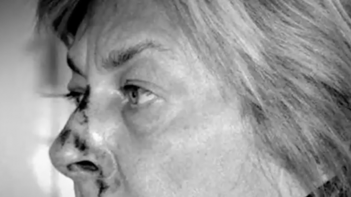 Estuvo relacionada a Hollywood: Resuelven misterio de mujer rescatada en una isla habitada por osos