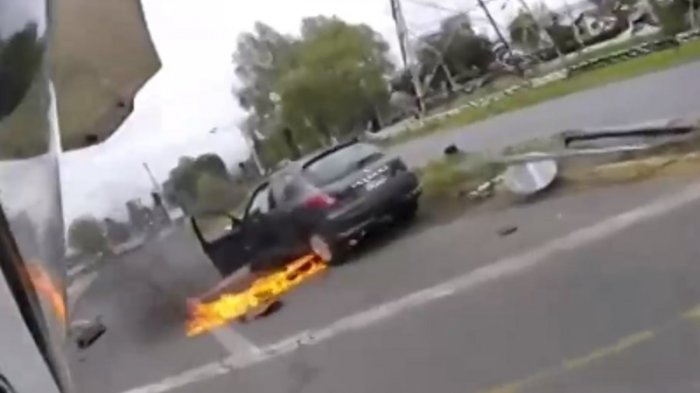 Hombre fue víctima del robo de auto casi nuevo: Lo recuperó absolutamente quemado