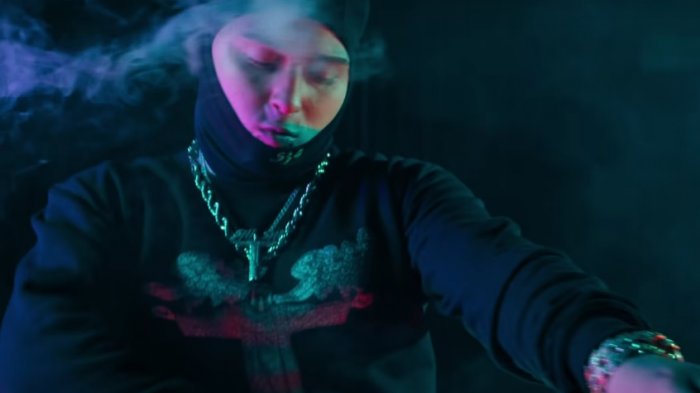 Nueva canción de Pablo Chill-E hace referencia a sus mediáticas detenciones y a Katherine Martorell