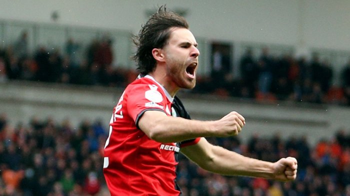 Brereton volvió a anotar en nueva derrota del Blackburn y lidera la tabla de goleadores de la Championship