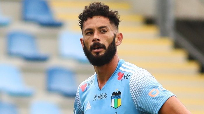 O'Higgins anunció querella criminal en contra de hinchas que amedrentaron a Larrondo en su domicilio