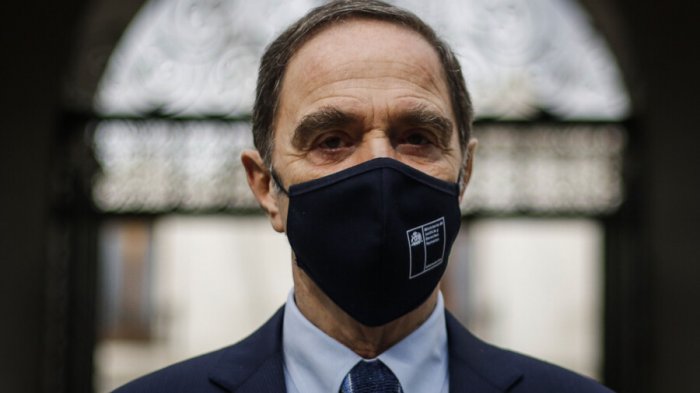 Ministro Larraín acusa 