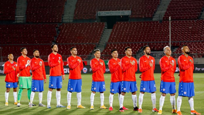 Los 8 jugadores de la Selección Chilena que están al borde de la suspensión por acumulación de tarjetas amarillas