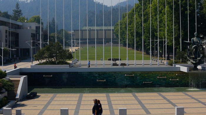 “Demuestra un total desprecio por la salud”: UdeC rechaza masiva fiesta registrada en el campus