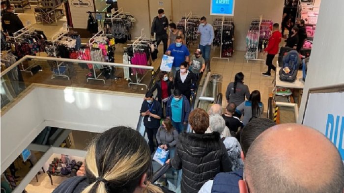 Realizan evacuación en mall de Viña del Mar por aviso de bomba