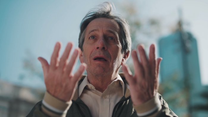 Alfredo Castro protagoniza emotivo videoclip de 