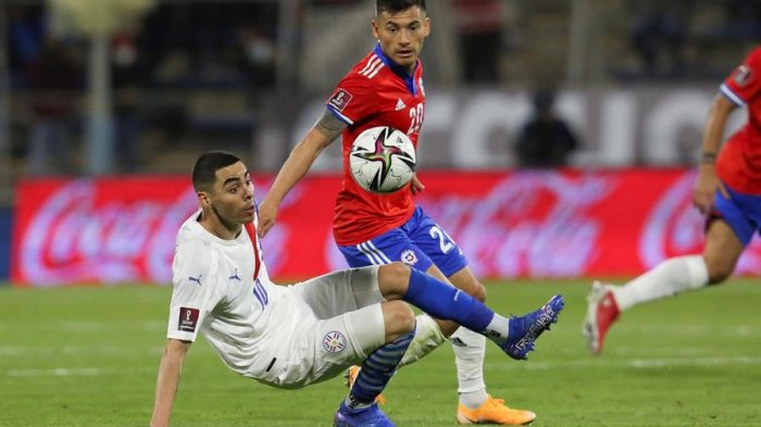 Liberan audio del VAR en expulsión de Aránguiz: 