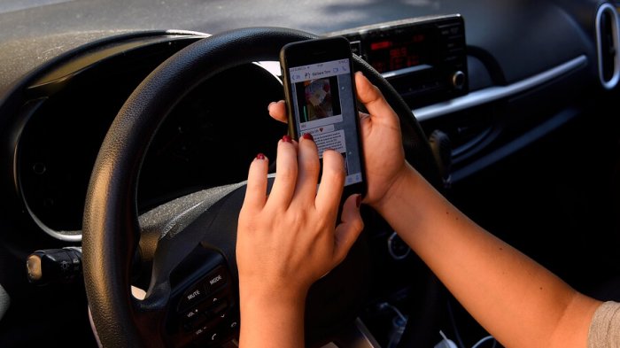 Ley No Chat ya está publicada en el Diario Oficial: ¿A cuánto aumenta la sanción por usar el celular al conducir?