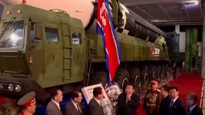 Brutal exhibición del ejército norcoreano impactó con entrenamientos militares y despliegue de misiles