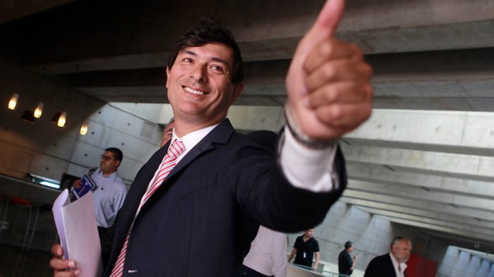 Parisi confirma que retorna a Chile la segunda quincena de octubre y que está esperando validar sus vacunas