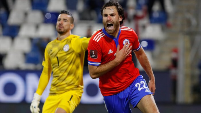 Los 11 jugadores de la Roja que están a una amarilla de quedar suspendidos