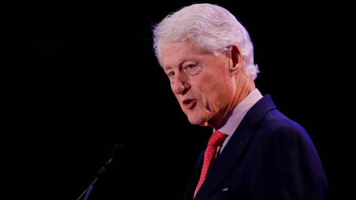 Ex presidente de EEUU Bill Clinton fue hospitalizado debido a una infección