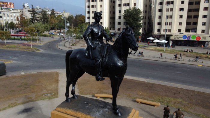 Restaurador de la estatua del general Baquedano asegura que el monumento podría estar listo en enero