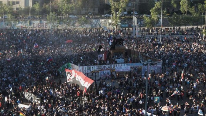 Balance preliminar de Carabineros por segundo aniversario del 18-O: Cifran en 10 mil los asistentes a Plaza Baquedano
