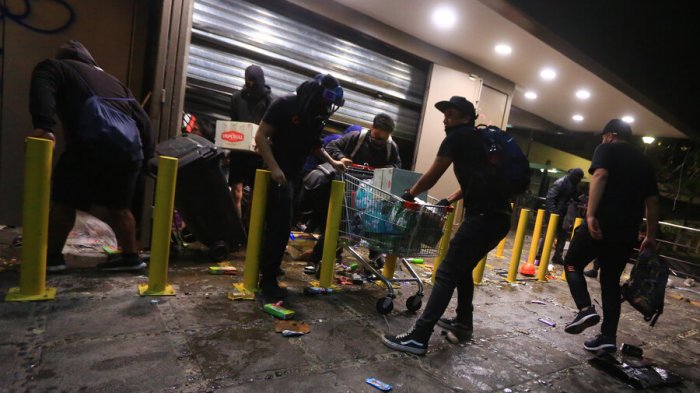 CNC lamenta saqueos de locales y llama a “todos los actores políticos a condenar sin eufemismos la violencia”