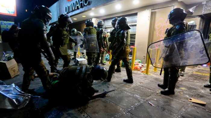 Balance 18-O: Carabineros informó de dos fallecidos y más de la mitad de los detenidos fue por delitos de saqueos