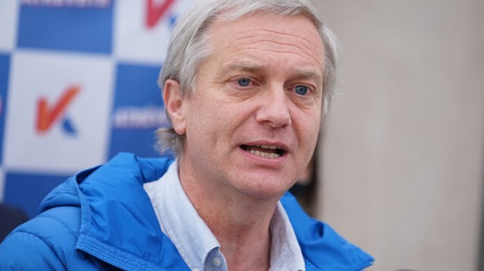 Kast descarta haber alterado letra de 